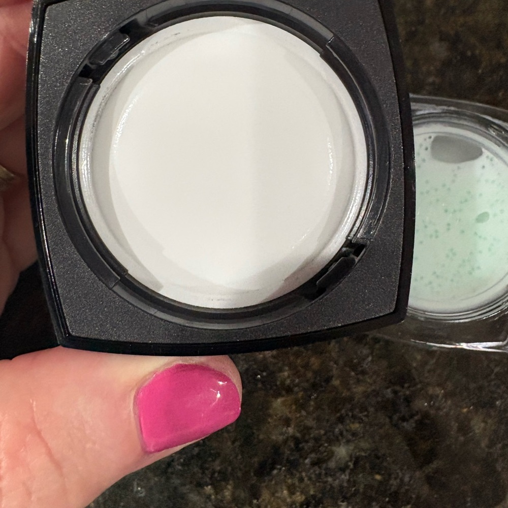 CHANEL Hydra Beauty Eye Cream 0.5oz NWT With Make Up Bag - Picture 6 of 8